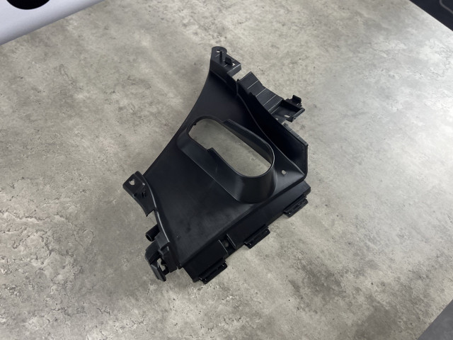 Бічний кронштейн переднього бампера (правий) - BMW X5 (G05) 51118089502