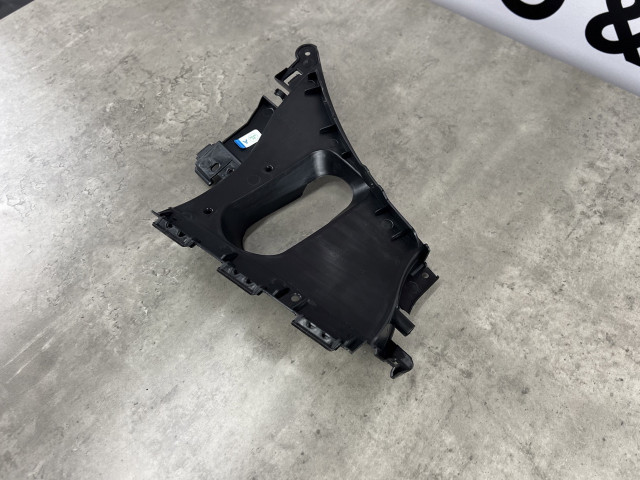 Бічний кронштейн переднього бампера (правий) - BMW X5 (G05) 51118089502
