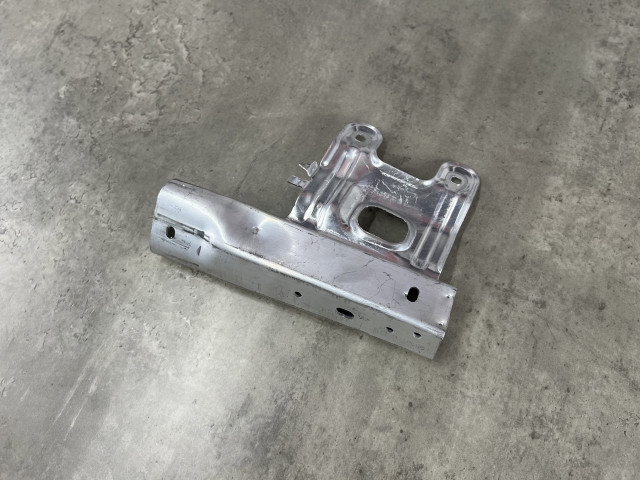 Опора переднього бампера (права) - BMW 3 (F30) 51117266194