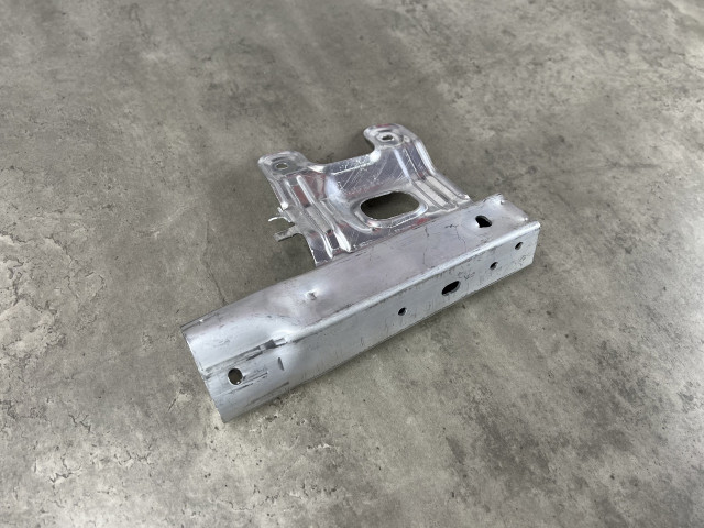 Опора переднього бампера (права) - BMW 3 (F30) 51117266194
