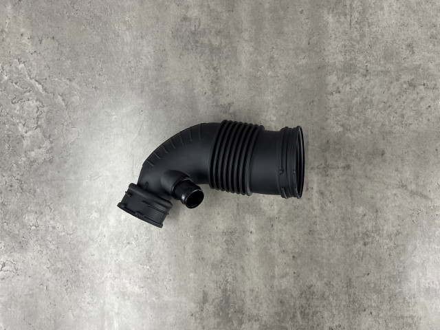 Патрубок повітряного фільтра (гофра) - BMW 1/3 (F20/F30/F31) 13717597586