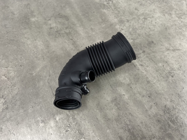 Патрубок повітряного фільтра (гофра) - BMW 1/3 (F20/F30/F31) 13717597586