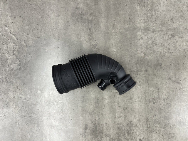 Патрубок повітряного фільтра (гофра) - BMW 1/3 (F20/F30/F31) 13717597586
