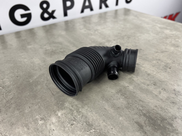 Патрубок повітряного фільтра (гофра) - BMW 1/3 (F20/F30/F31) 13717597586