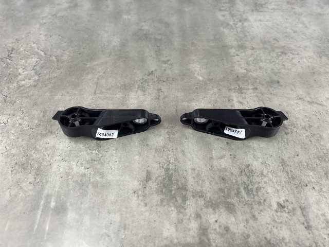 Кронштейн повітряного дефлектора (правий) - BMW 3 (G20) 51647434062