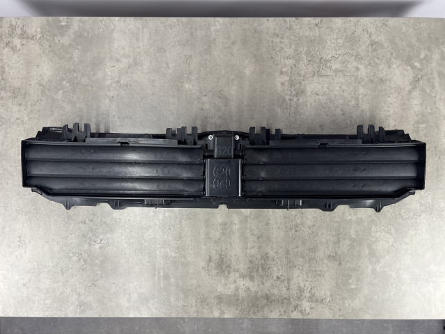 Жалюзі (нижні, з моторчиком) - BMW 3 (G20/G21) 51749465187 / 51745A22C65