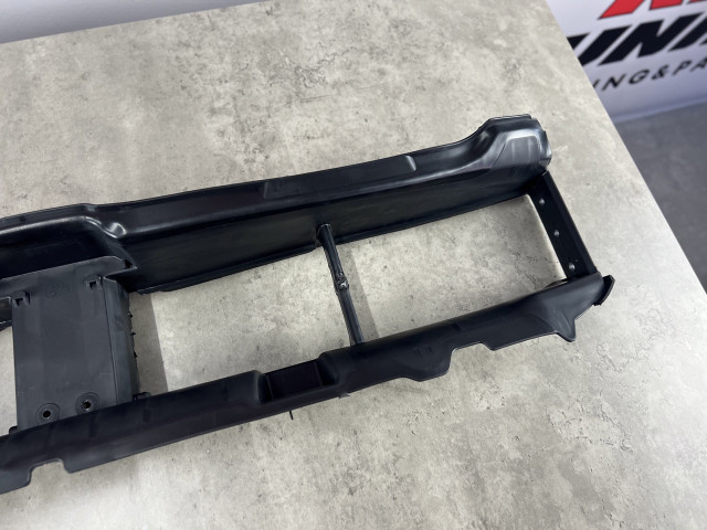 Жалюзі (нижні, не адаптивні) - BMW 3 (G20/G21) 51749465187 / 51745A22C65