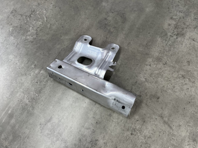 Опора переднього бампера (ліва) - BMW 3 (F30) 51117266193