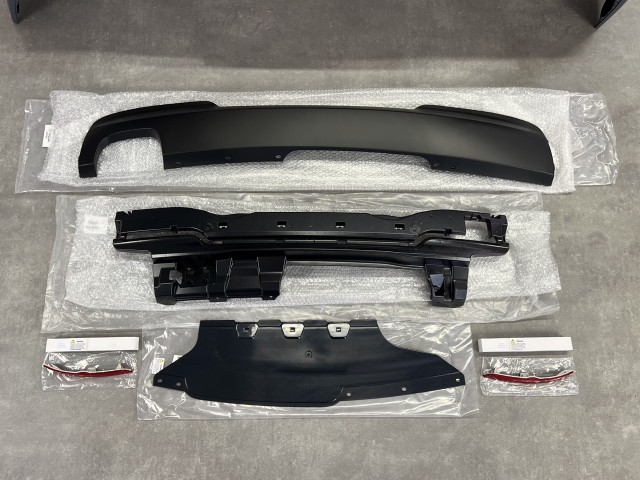 Задній бампер (з комп, з парк.) - M Paket - BMW 5 (F10) 51128048594