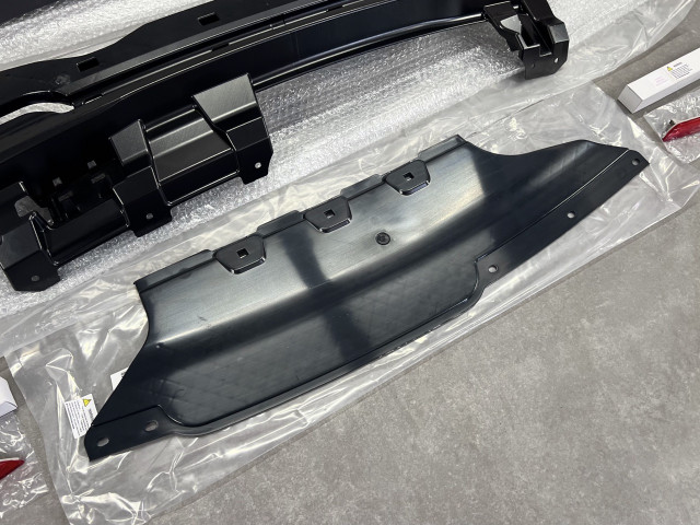 Задній бампер (з комп, з парк.) - M Paket - BMW 5 (F10) 51128048594