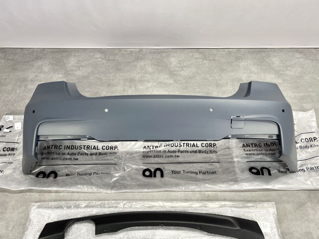 Задній бампер (з комплектом, з парк.) - M Paket - BMW 3 (F30) 51128056498