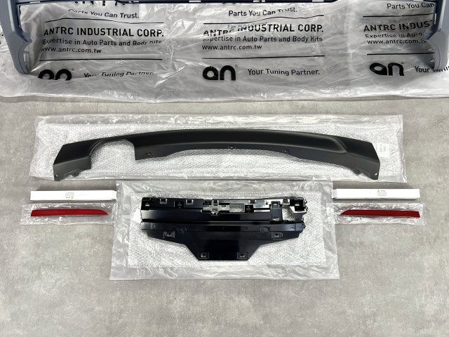 Задній бампер (з комплектом, з парк.) - M Paket - BMW 3 (F30) 51128056498
