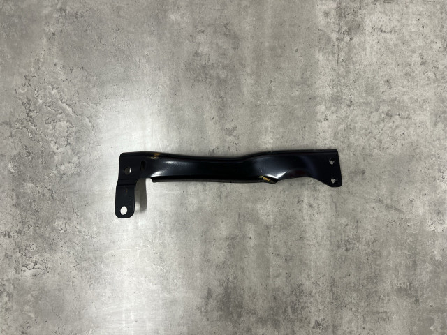 Поперечена пер.бампера (ліва) - BMW 5 (G30/G31) 51117368479