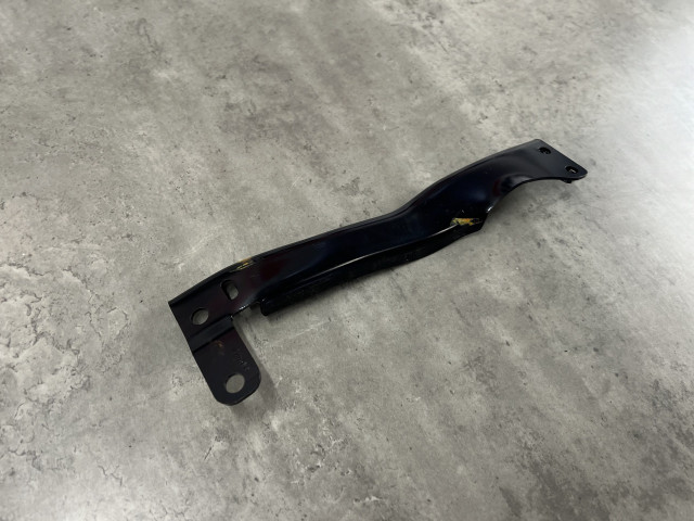 Поперечена пер.бампера (ліва) - BMW 5 (G30/G31) 51117368479
