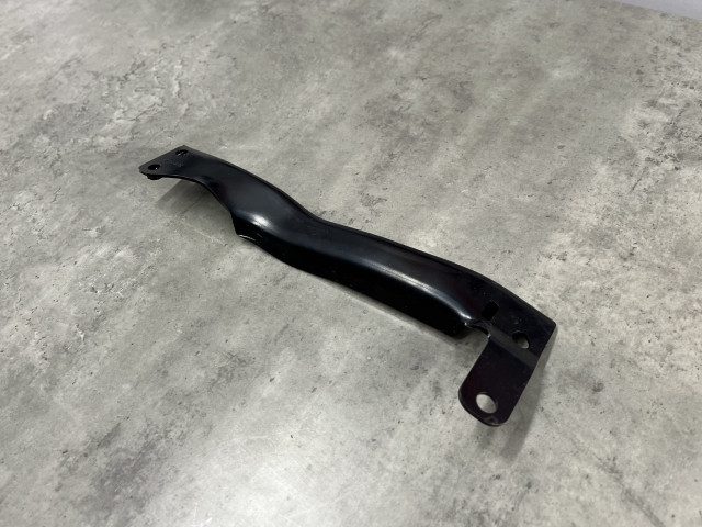 Поперечена пер.бампера (права) - BMW 5 (G30/G31) 51117368480