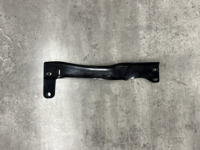 Поперечена пер.бампера (права) - BMW 5 (G30/G31) 51117368480