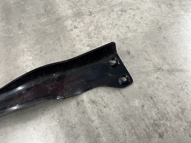 Поперечена пер.бампера (права) - BMW 5 (G30/G31) 51117368480