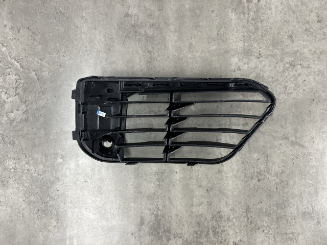 Решітка протитум. фари (ліва, чорна, під парк.) - BMW X1 ( F48 / F49 ) 51117453979