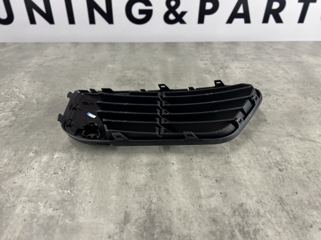 Решітка протитум. фари (ліва, чорна, під парк.) - BMW X1 ( F48 / F49 ) 51117453979