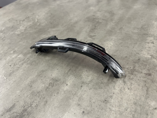 Повторювач повороту (лівий) - BMW X5 (F15) 63137291217