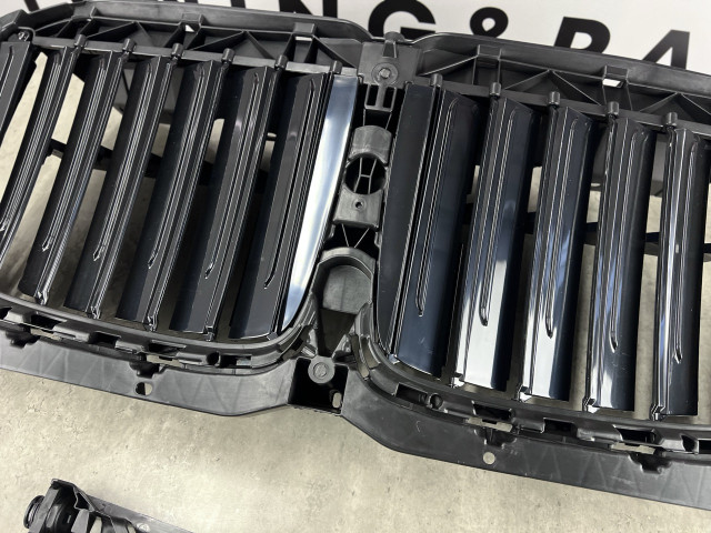 Жалюзі (з моторчиком, чорні) - BMW X7 (G07) 51749465348