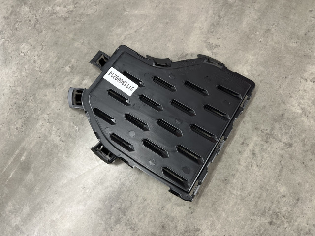 Решітка в бампер (права) - BMW X5 (G05) 51118069214
