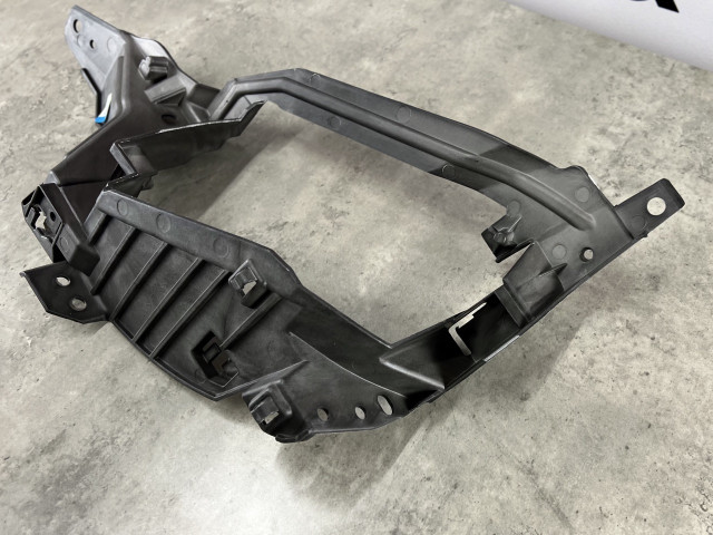 Кронштейн вихлопної системи (правий) - BMW X5 (G05) 51128074188