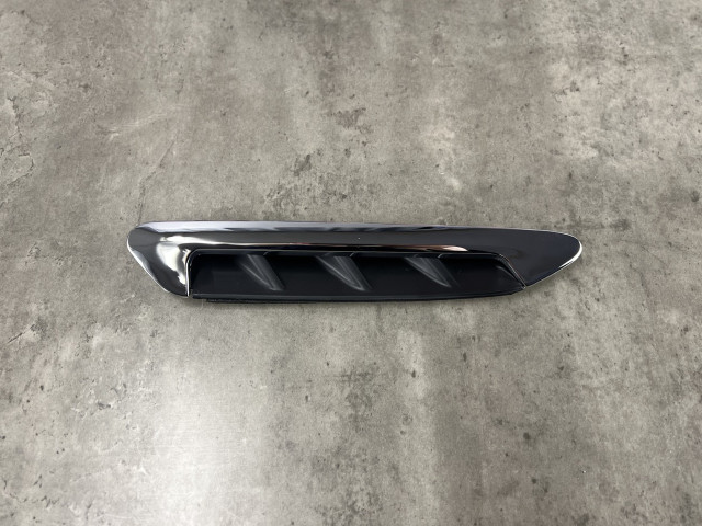 Накладка крила (хром) - права - BMW X3 (G01) 51137418608
