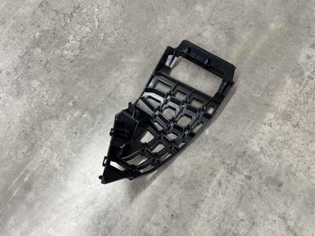 Верхній кронштейн пер.бампера (правий) - BMW X5 (G05) 51117421850