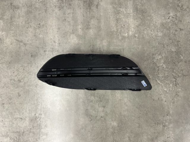 Кришка протитуманної фари (права) - AMG - Mercedes Benz (C-Class W205) 2014-2018 (A2058851223)