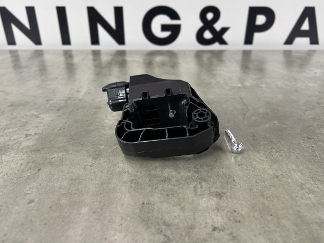 Кронштейн кріплення радіатора - Mercedes Benz (E-Class W213) 2016-2021 (A2535010520)