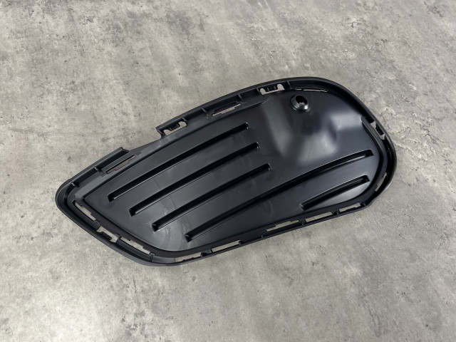Рамка протитуманної фари (ліва) - AMG - Mercedes Benz (C-Class W205) 2014-2018 (A2058854023)