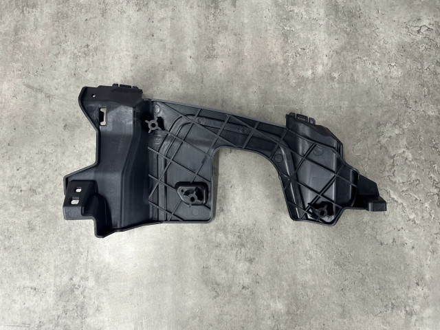 Кронштейн вихлопної труби (правий) - AMG - Mercedes Benz (E-Class W213) 2016-2021 (A2138854001)