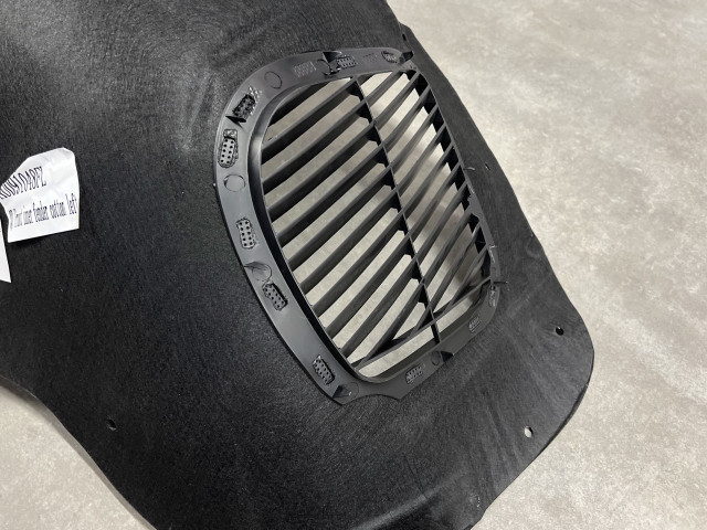 Передній підкрилок (лівий) - AUDI Q7 (4L) 4L0809961E