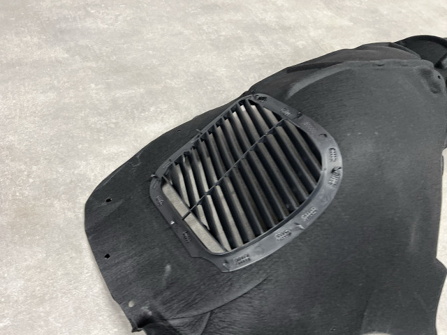 Передній підкрилок (правий) - AUDI Q7 (4L) 4L0809962E