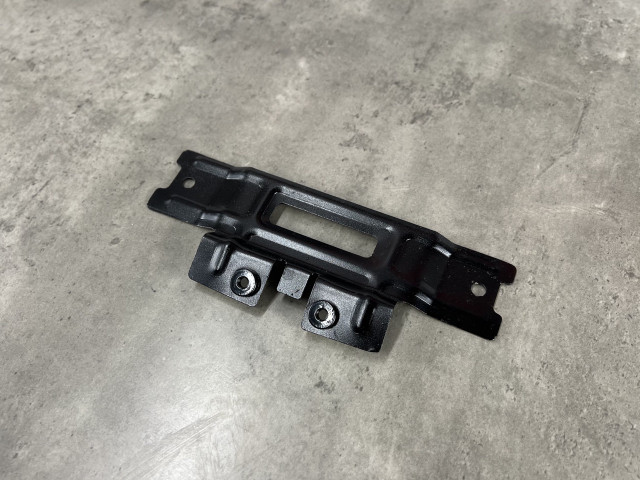 Кронштейн екрану моторного відсіку - BMW X5 (G05) 51648494257