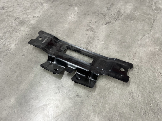 Кронштейн екрану моторного відсіку - BMW X5 (G05) 51648494257