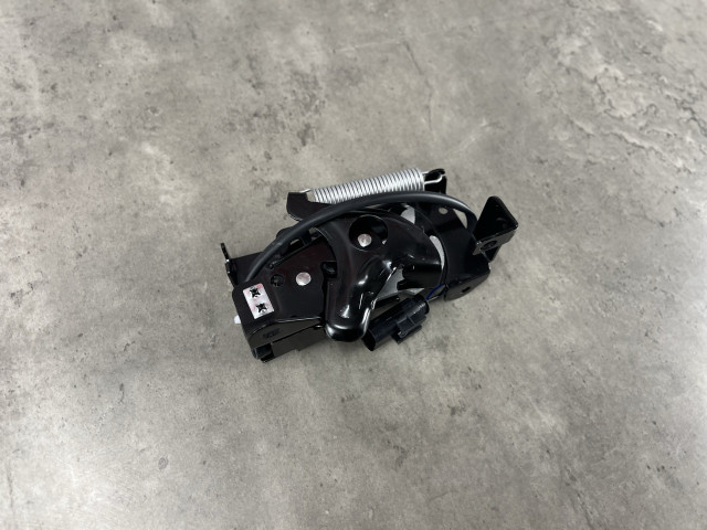 Замок капота (лівий) - BMW X1 (F48/F49) 51237431369