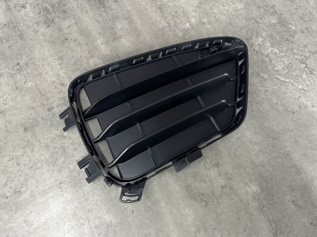 Решітка в бампер (права) - BMW X4 (F26) 51117348110