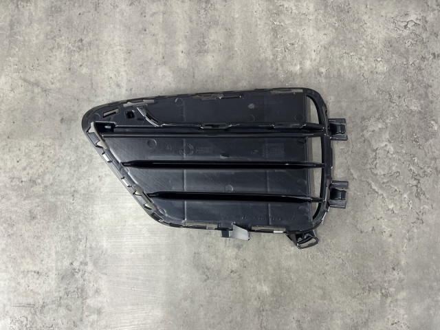 Решітка в бампер (права) - BMW X4 (F26) 51117348110