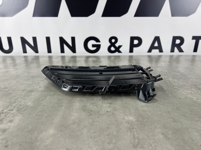 Решітка в бампер (права) - BMW X4 (F26) 51117348110