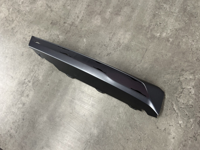 Нижній кнронштейн фари (лівий) рест. - BMW 5 (G30/G31) 63119879643
