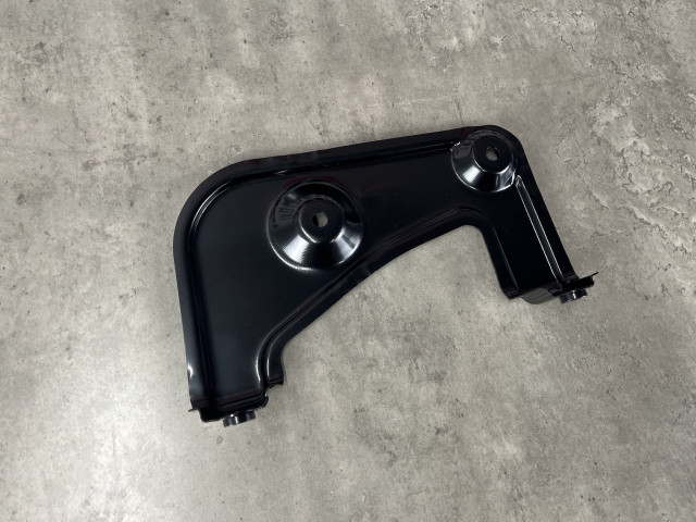 Кріплення крила (праве) - BMW X5 (G05) 41007492370