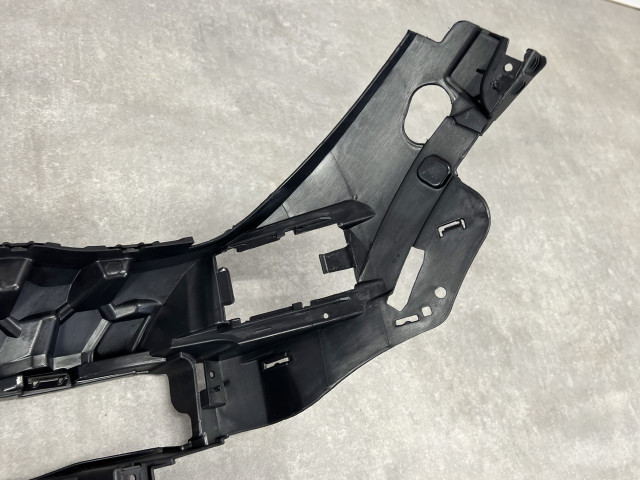 Кріплення протитуманної фари (праве) - BMW X5 (G05) 51118069228