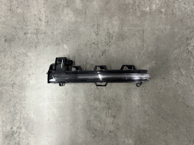 Повторювач повороту (лівий) - BMW X3/X4/X5 (G01/G02/G05) 63137441439