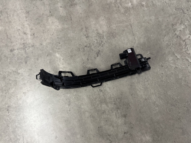 Повторювач повороту (лівий) - BMW X3/X4/X5 (G01/G02/G05) 63137441439