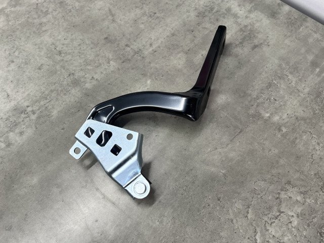 Петля капота (ліва) - Tesla Model Y - 1496267-00-C