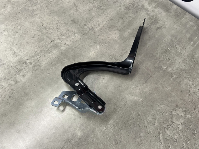 Петля капота (права) - Tesla Model Y - 1496268-00-C