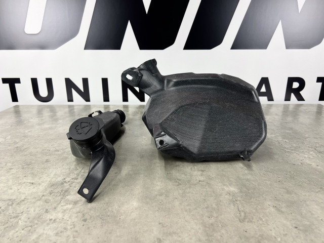 Бачок склоомивача - Tesla Model Y - 1490412-00-B