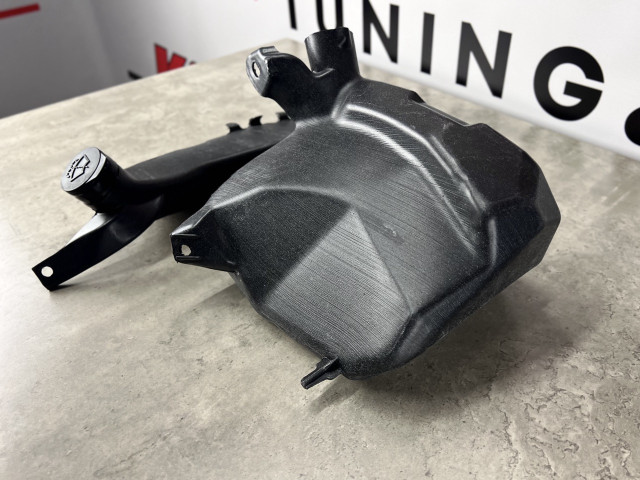 Бачок склоомивача - Tesla Model Y - 1490412-00-B